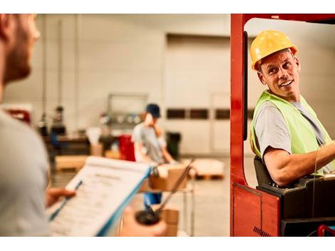 Treinamento de Operadores de Empilhadeira na Chácara Flora