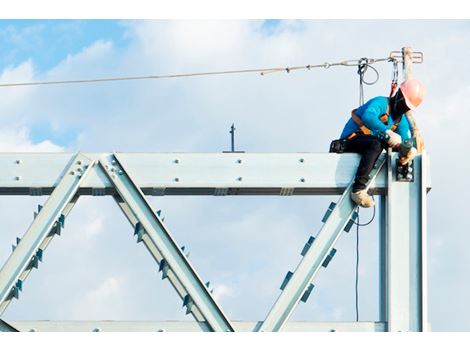 Treinamento de Trabalho em Altura na Ponte Pequena